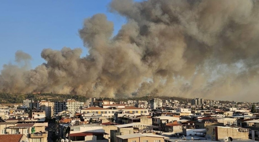 İzmir'de çıkan orman yangınına müdahale sürüyor