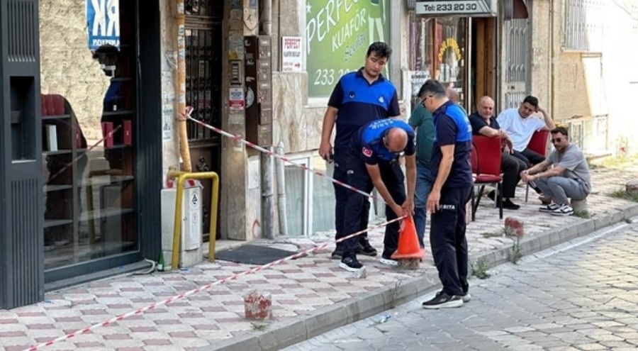 Balkondan düşen sıva parçaları korkuttu