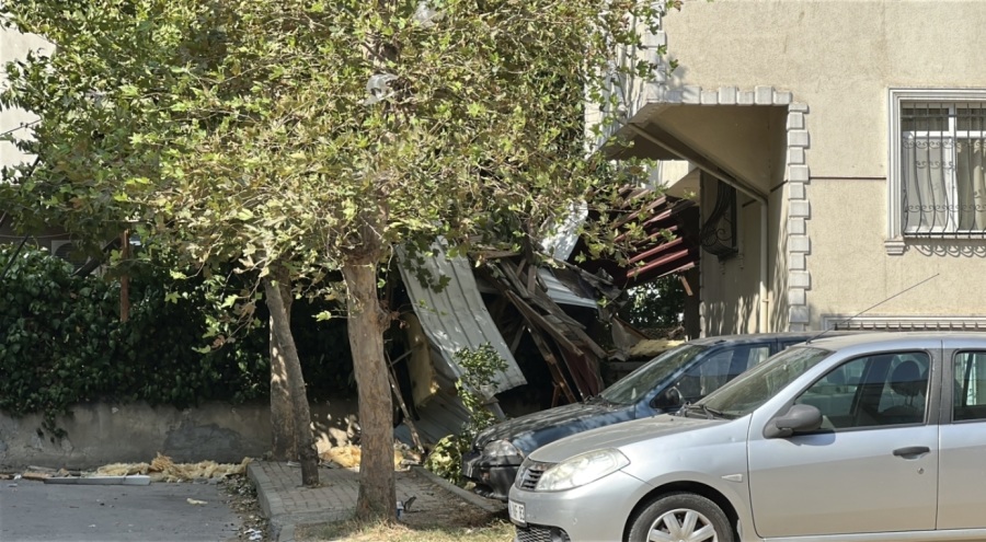 Rüzgar nedeniyle 7 katlı binanın çatısı uçtu