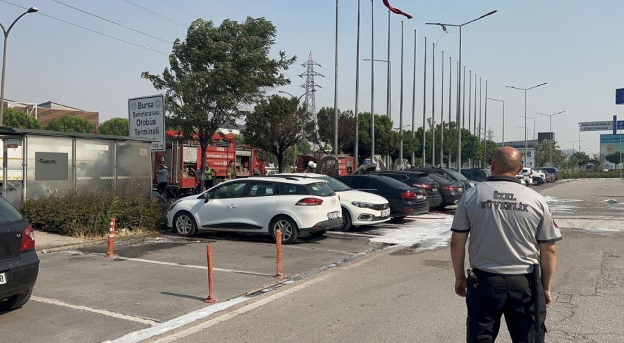 Bursa'da Anatolium AVM'nin otoparkında yangın! 6 araç kül oldu