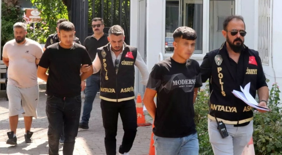 Düğünde karşılaştığı eşinin eski nişanlısını katletti!