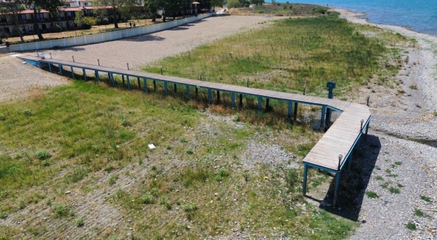 İznik'in simgesi iskele karada kaldı! Su seviyesi kritik