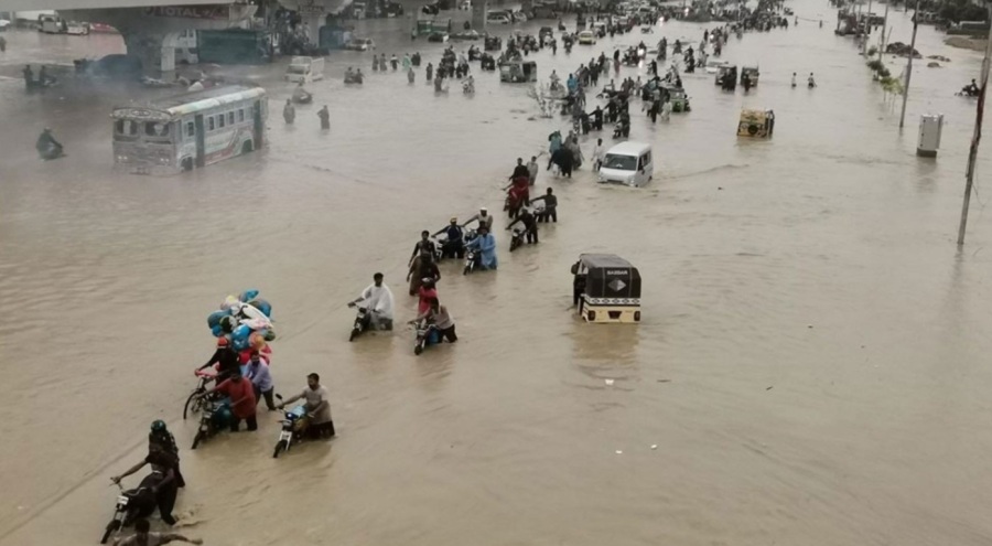 Pakistan'daki sellerde can kaybı 351'e çıktı!