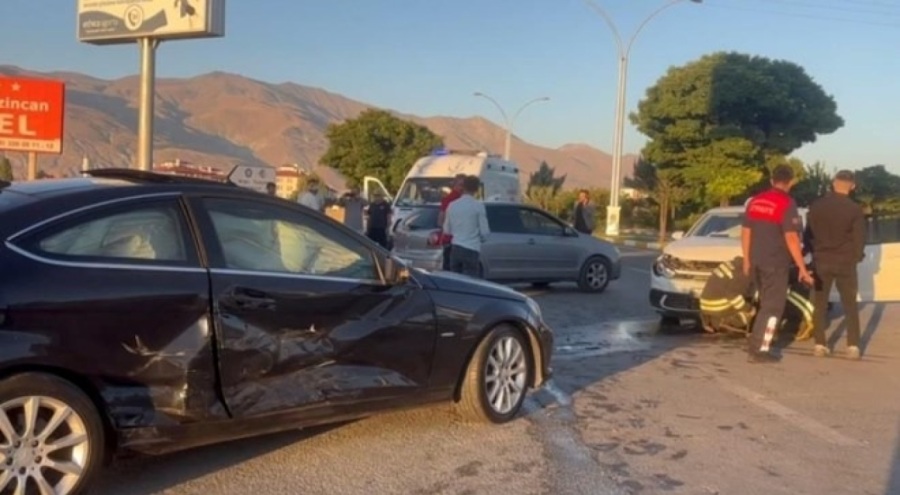 İki otomobil çarpıştı: İki yaralı