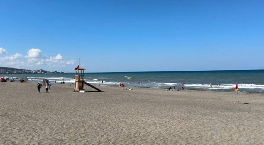 Denize girdi, gözden kayboldu