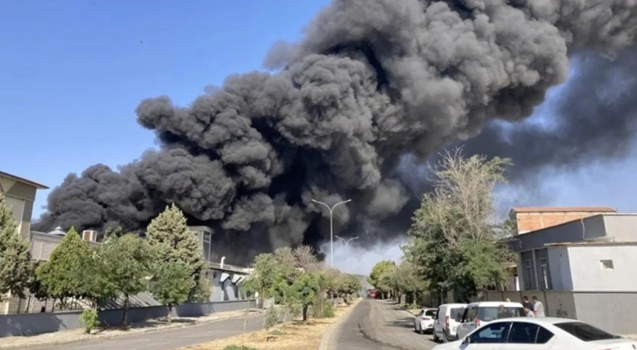 Geri dönüşüm fabrikasında yangın çıktı