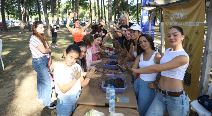 Bursa'da Gezici Sanat Atölyesi çocuklarla buluştu