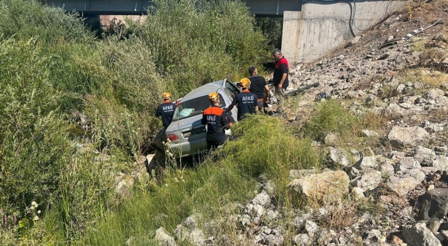 Köprüden düşen otomobildeki yaşlı çift hayatını kaybetti