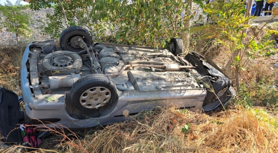Bursa'da otomobil şarampole devrildi: Sürücü yaralandı
