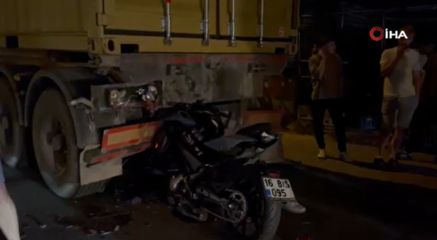 Bursa'da can alan kaza! Motosiklet tıra ok gibi saplandı: 1 ölü, 1 ağır yaralı