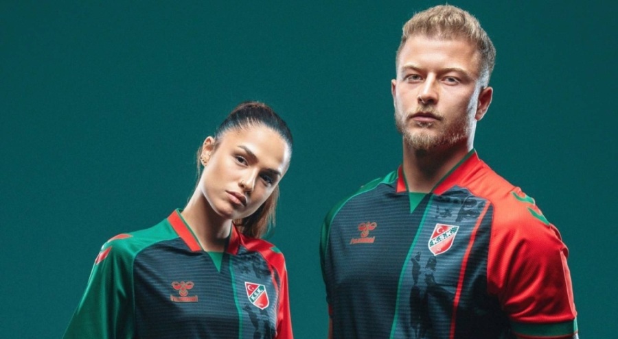 Karşıyaka'dan "Atatürk ve Zübeyde Hanım" temalı yeni forma