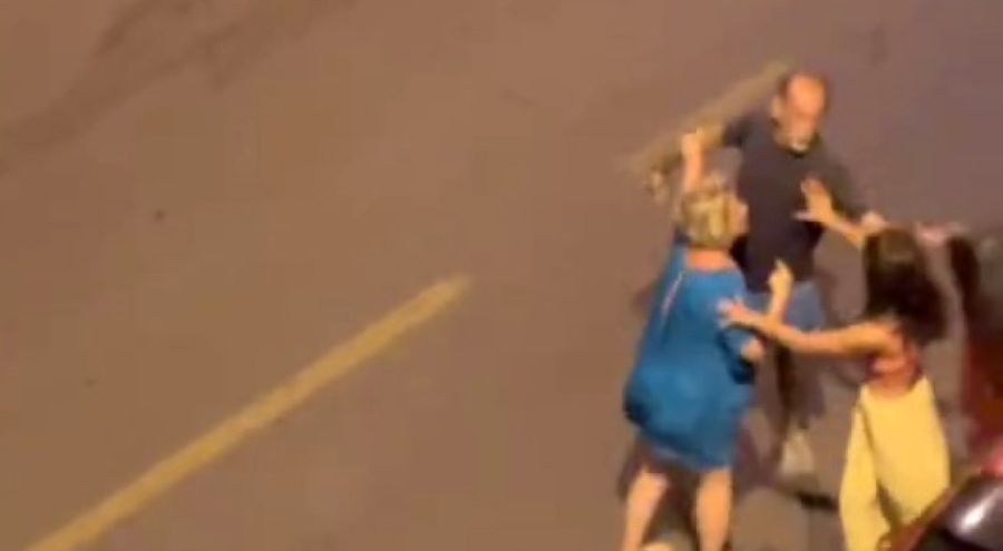 2 kadınla bir erkeğin kavgası mahalleyi ayağa kaldırdı