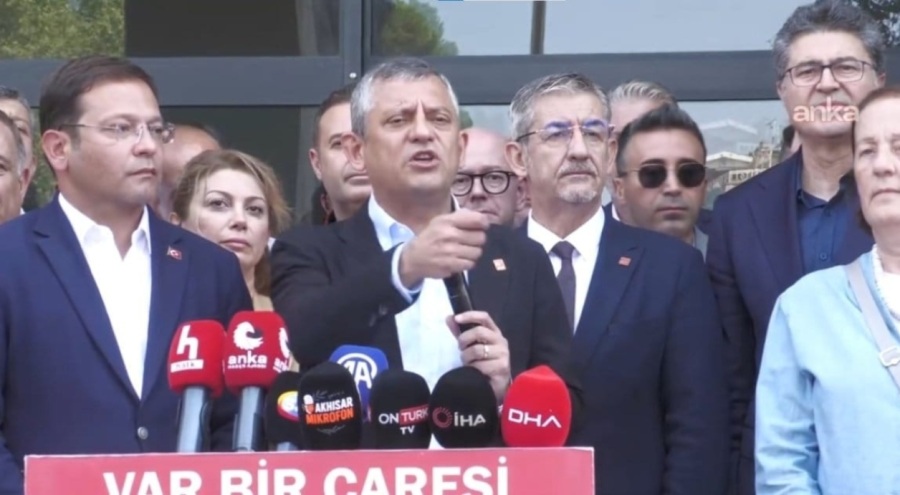Özgür Özel depremin vurduğu Sındırgı'da: Afet bölgesi ilan edilmeli