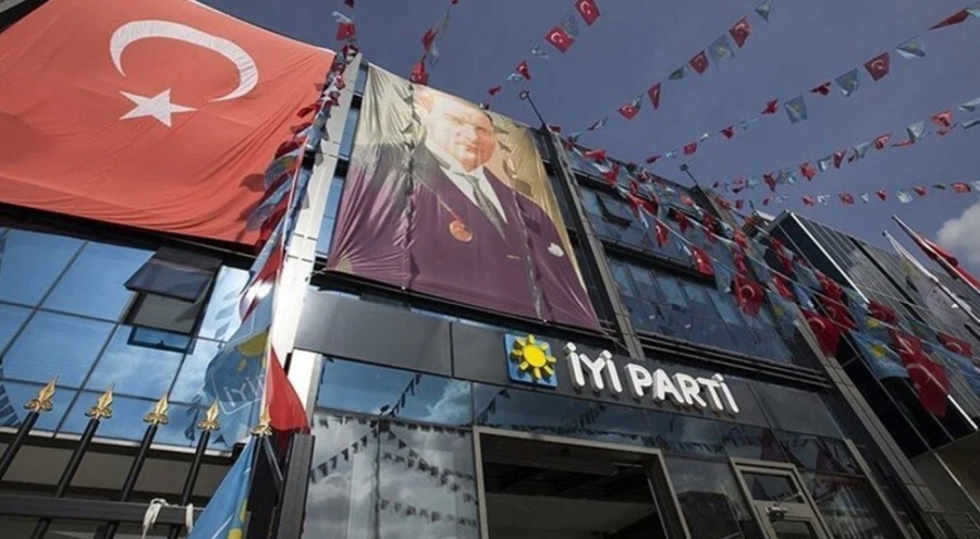 İYİ Parti'de istifa depremi!