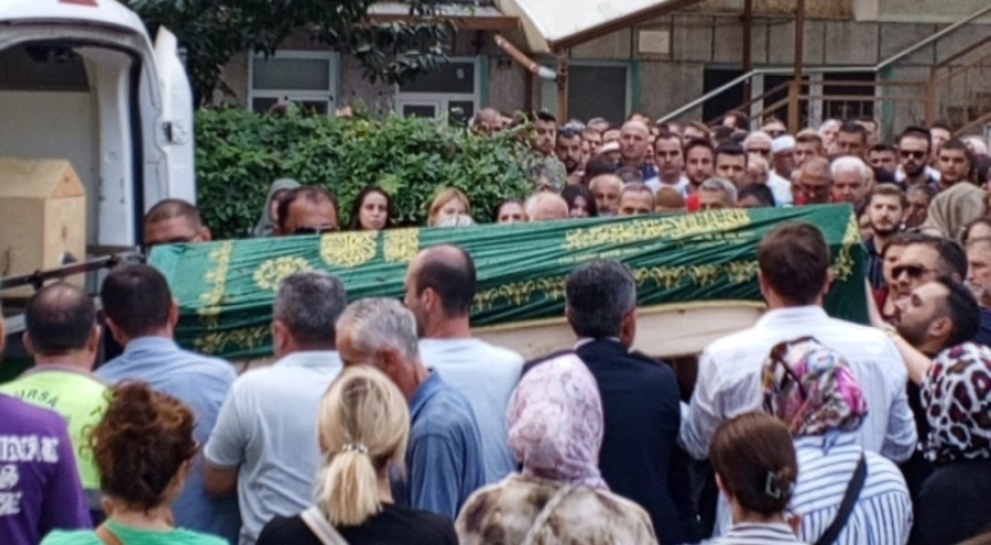 Bursa'da kreş havuzunda fenalaşan Berra, gözyaşlarıyla toprağa verildi