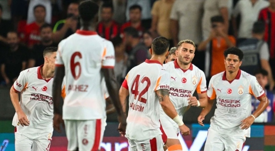 Galatasaray'a Şampiyonlar Ligi müjdesini verdi