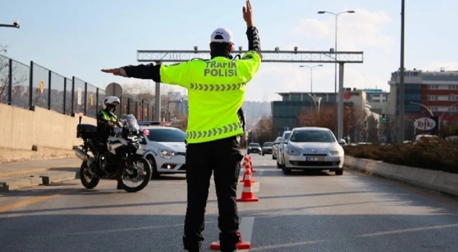 Trafiği tehlikeye düşüren 3 sürücüye 120 bin 297 lira ceza verildi