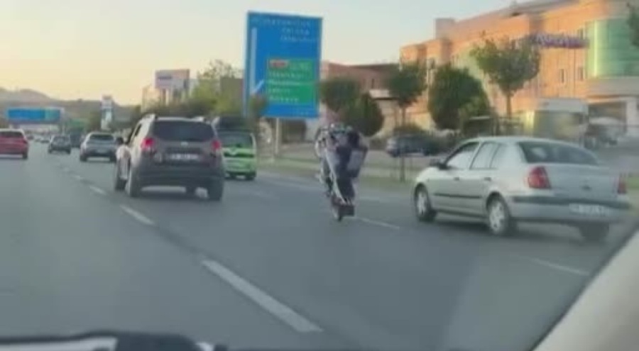 Bursa'da motosikletiyle akrobasi yaptı