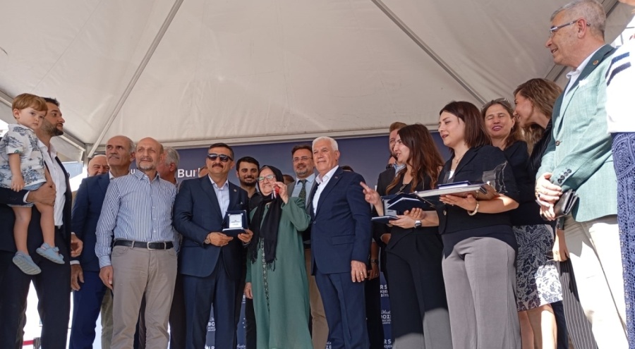 1050 Konutlar'da ilk anahtarlar teslim edildi! Başkan Bozbey: "Güvenli Bursa'yı hep birlikte inşa...