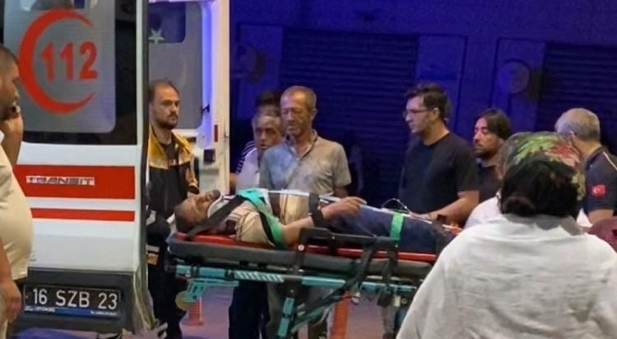 Bursa'da traktör devrildi! Sürücü ağır yaralı