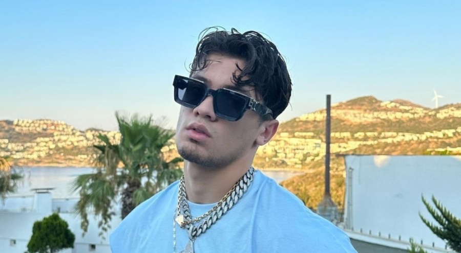 Bursalı rapçi Çakal'a konserde silahlı saldırı