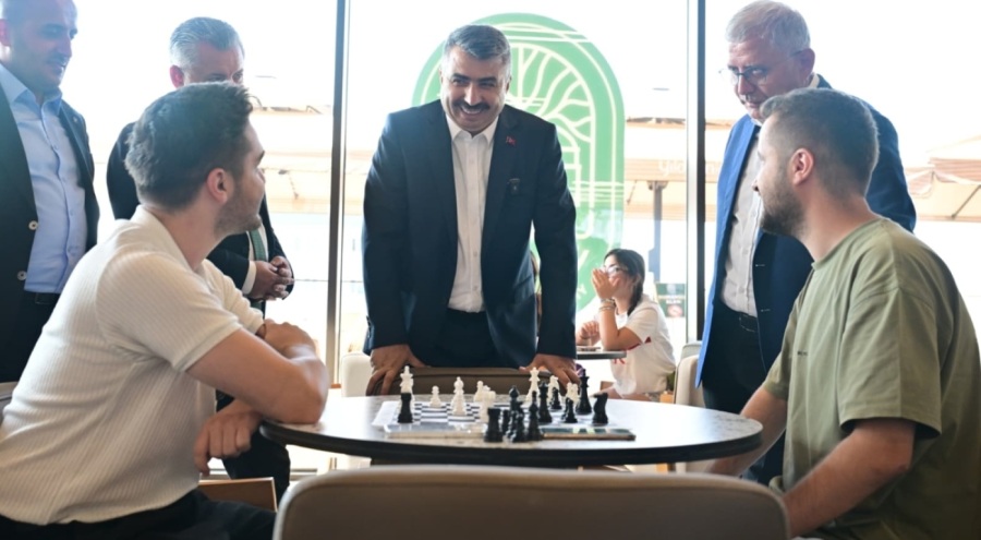 Yıldırım Belediyesi'nin gençlik hizmetleri Türkiye'ye örnek oluyor