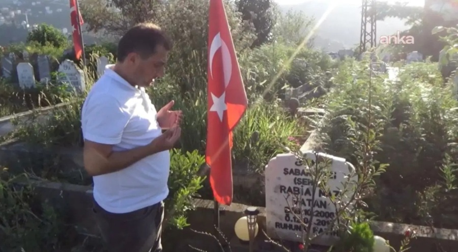 Cezaevinden çıkan baba Şaban Vatan, kızı Rabia Naz'ın kabrine gitti