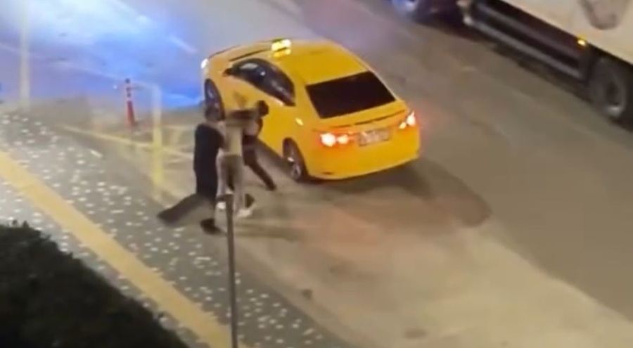 Bursa'da bıçaklı dehşet! Kadına yumrukla, yanındaki arkadaşına bıçakla saldırdı