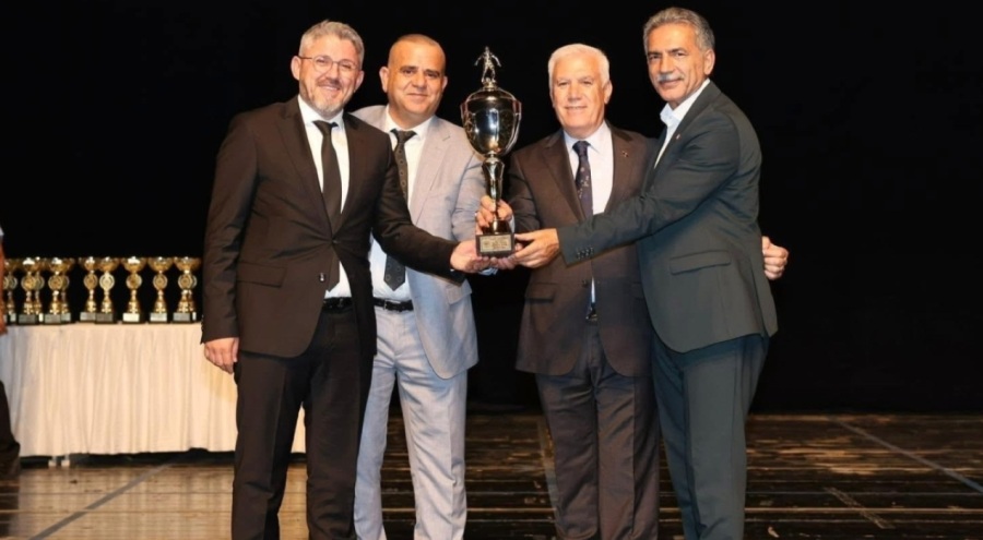 Gemlik Belediyespor'dan 3 kupa birden