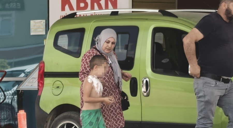 Bursa'da üzerine parfüm sıkıp çakmak yakan çocuk yaralandı