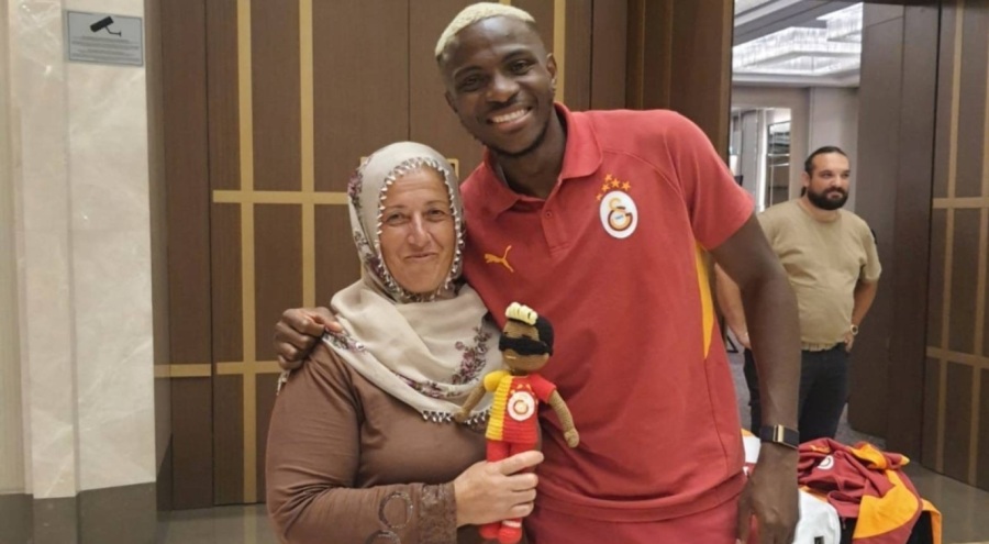 Kayserili Neslihan teyze Osimhen ile buluştu