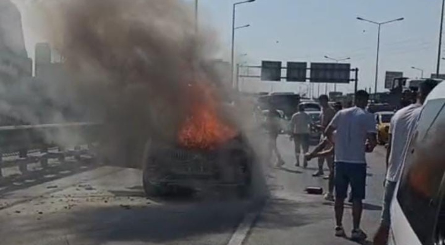 Bursa'da seyir halindeki araç alev alev yandı!