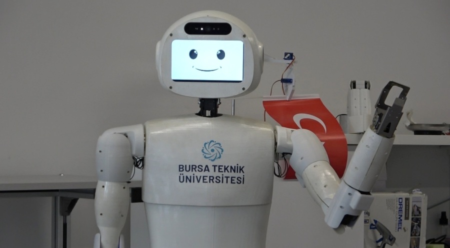 BTÜ akademisyenleri yapay zekâ destekli sosyal mobil insansı robot geliştirdi