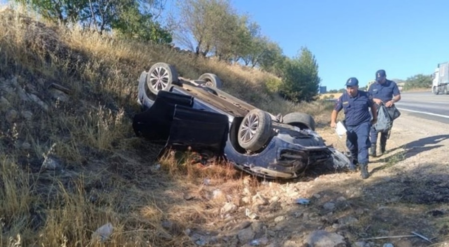 Kontrolden çıkan otomobil takla attı