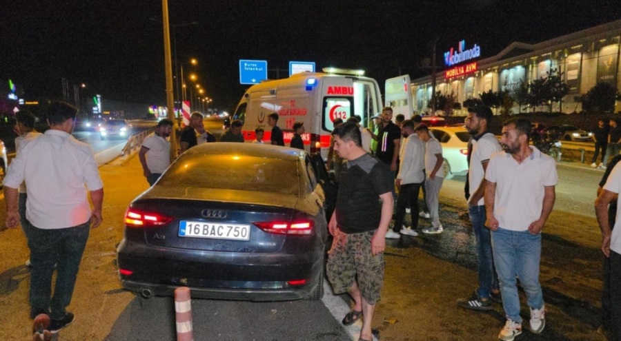 Bursa'da kaza! Bariyere çarpan otomobilin sürücüsü ağır yaralandı