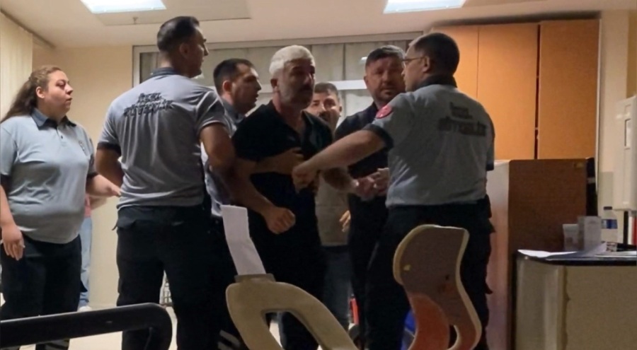 Bursa'da otomobil motosiklete çarptı! Yaralılar arasında kavga çıktı