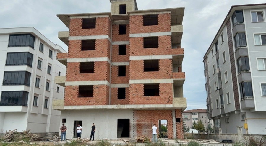 Kayıp başvurusu yapılan 15 yaşındaki kız çocuğu, bir inşaatın önünde ölü bulundu