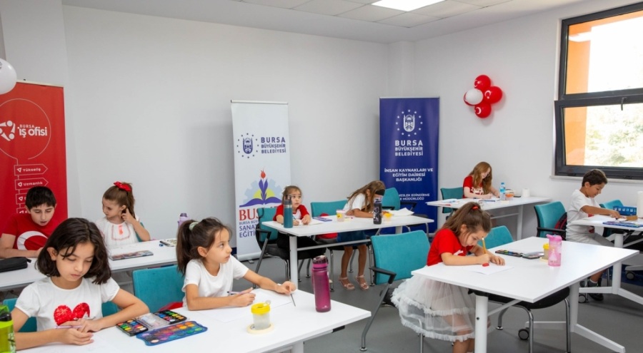 Bursa Büyükşehir'den 'Renklerin Suyla Dansı' atölyesi