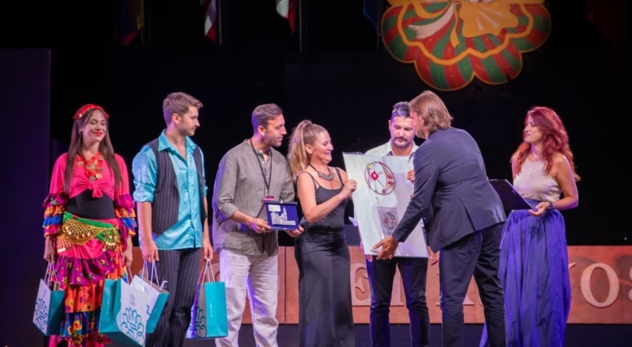 Nilüfer Halk Dansları Topluluğu İtalya'dan ödülüyle birlikte döndü