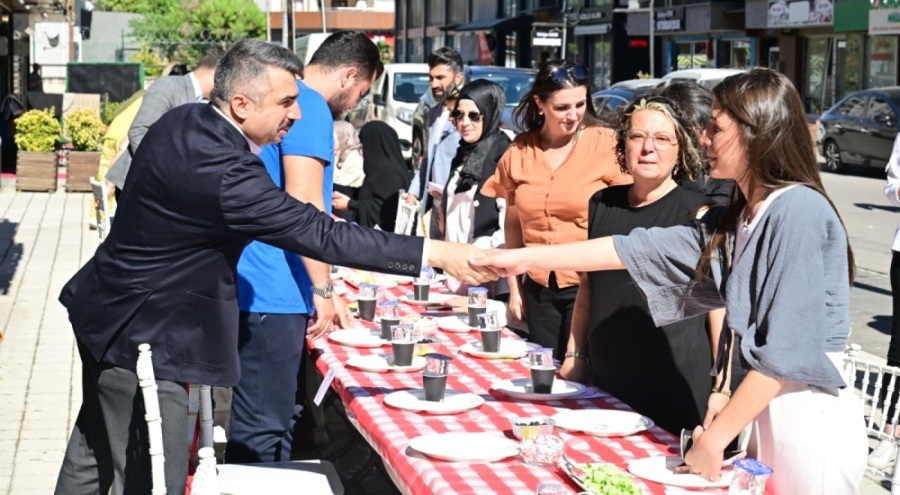 Yıldırım Belediye Başkanı Yılmaz üreten kadınlarla bir araya geldi