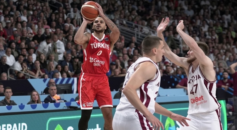 12 Dev Adam'dan EuroBasket'e harika başlangıç!