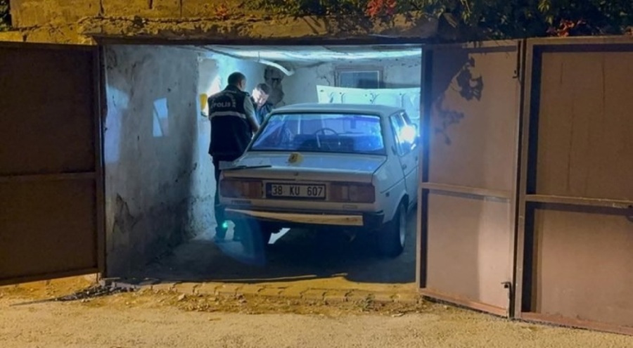 Çalıntı otomobil hasarlı halde kapalı otoparkta bulundu