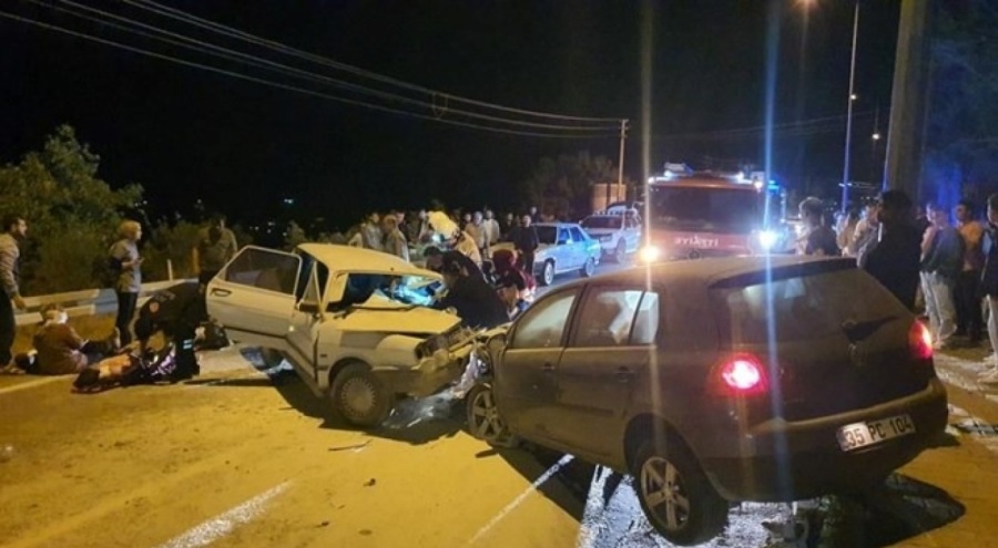 2 otomobil kafa kafaya çarpıştı: 3'ü çocuk 7 yaralı