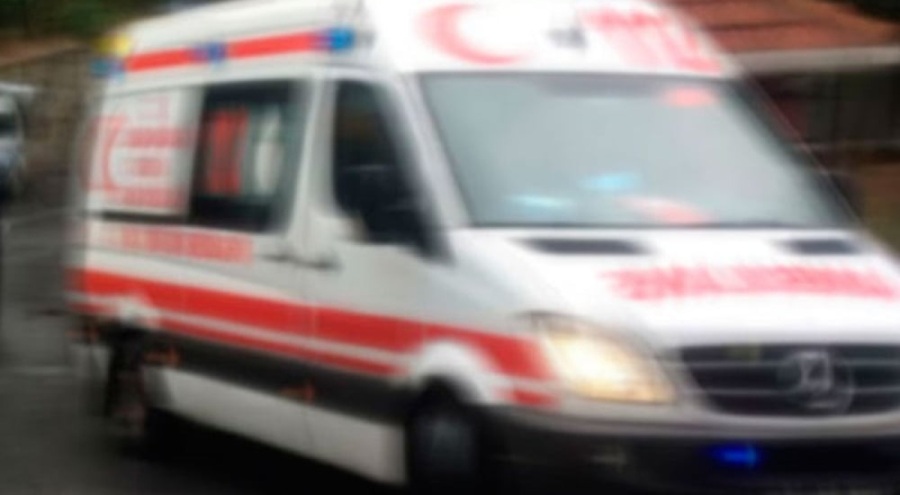 Bursa'da bariyerlere çarpan otomobilin sürücüsü yaralandı