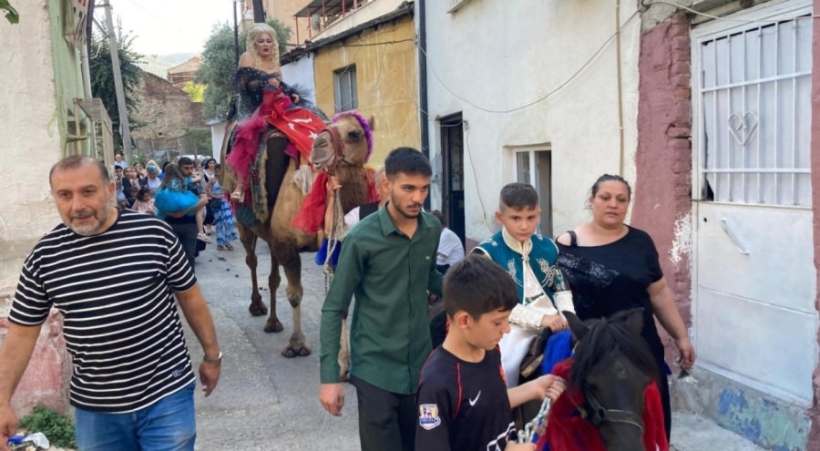 Bursa'daki sünnet düğününde ilginç görüntüler!