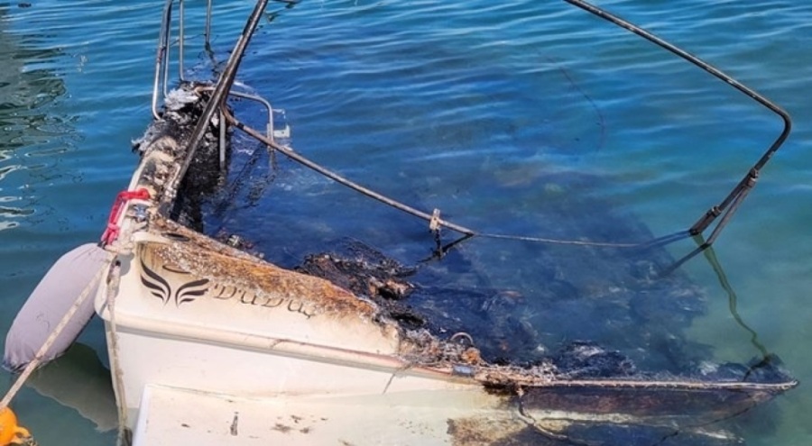 Marinadaki yangında teknelerden geriye iskeletleri kaldı