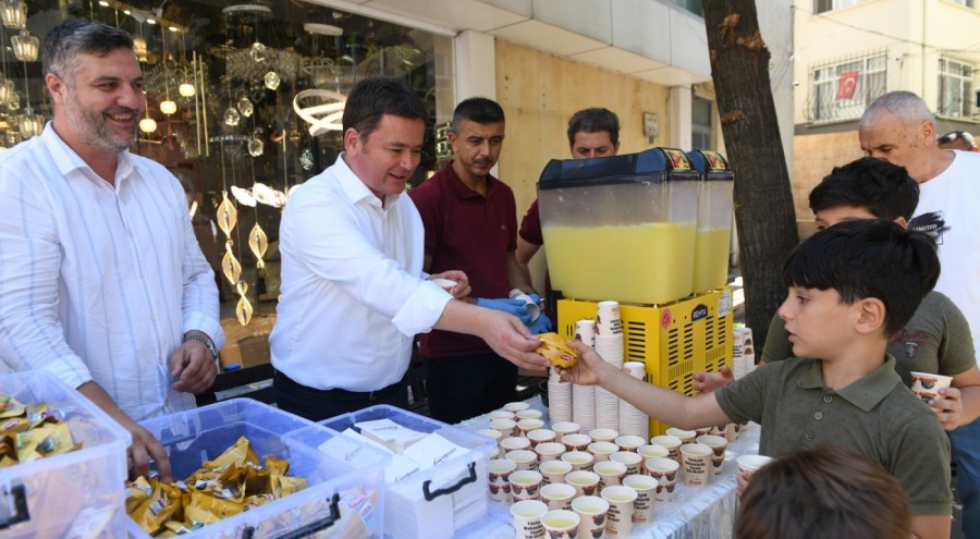 Başkan Aydın, vatandaş ve esnafla buluşmayı sürdürüyor