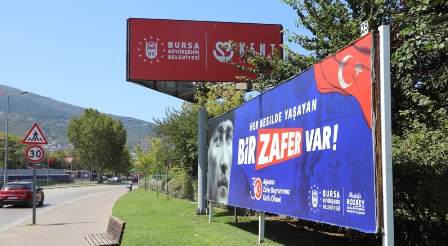 Zafer Bayramı coşkusu Bursa'nın her köşesini süslüyor!
