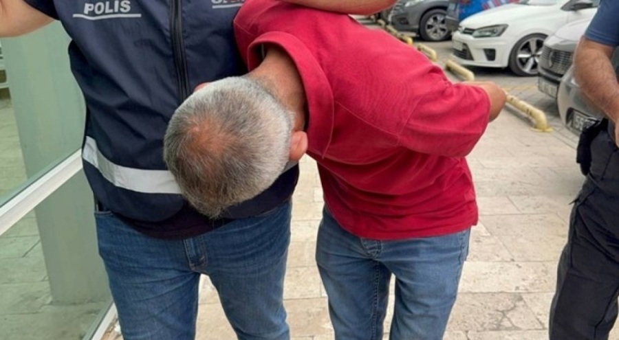 Tramvayda taciz! Genç kadının fotoğraflarını çeken şahsa meydan dayağı
