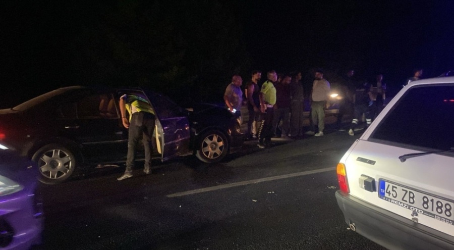 Zincirleme kaza: 6 araç birbirine girdi